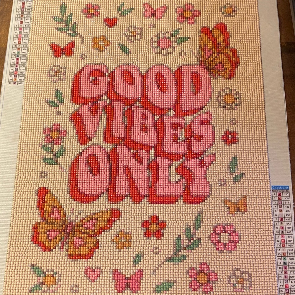 🩷Pink and Red 'Good Vibes Only' Beaded Art - Picture 3 of 3